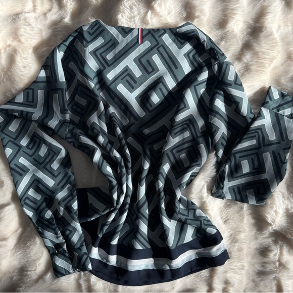 Tommy Hilfigher Tunic Top - Picture 4 of 4